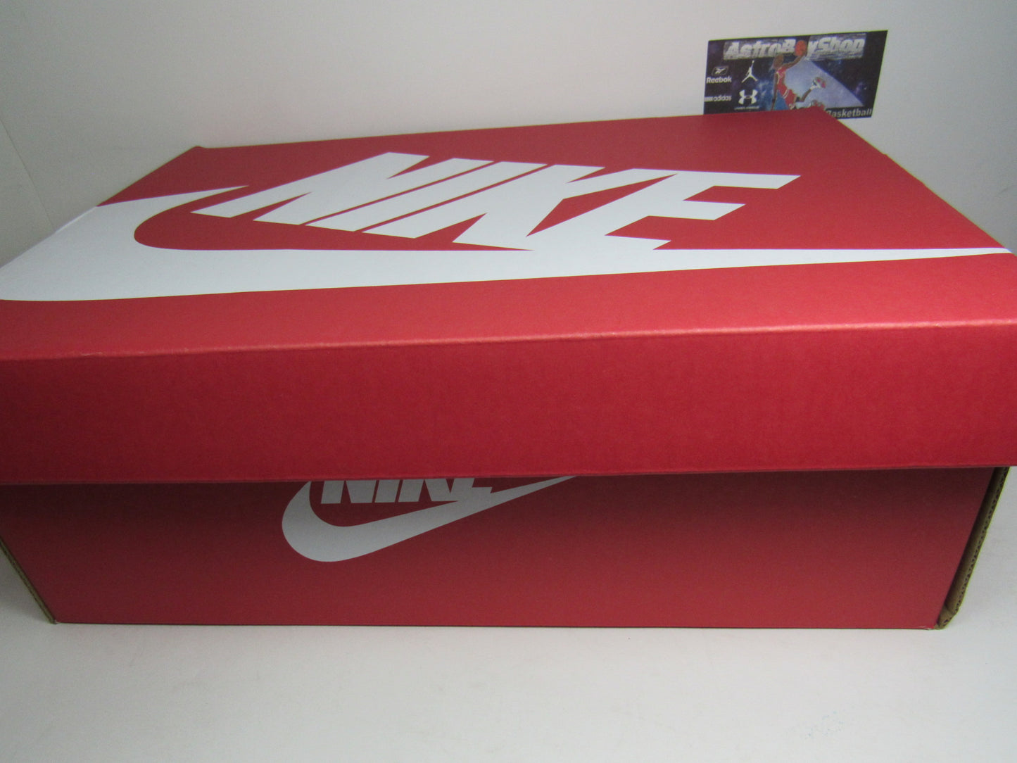NIKE AIR MONEY GOLD EDITION CON ANTIFASES Y LLAVERO