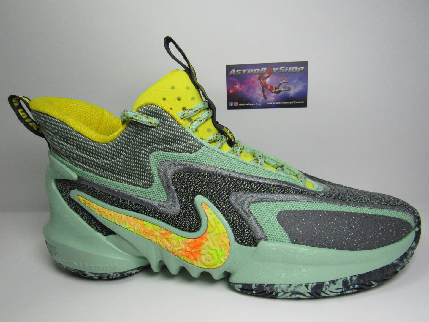 NIKE COSMIC 2 ENAMEL GREEN EN CAJA