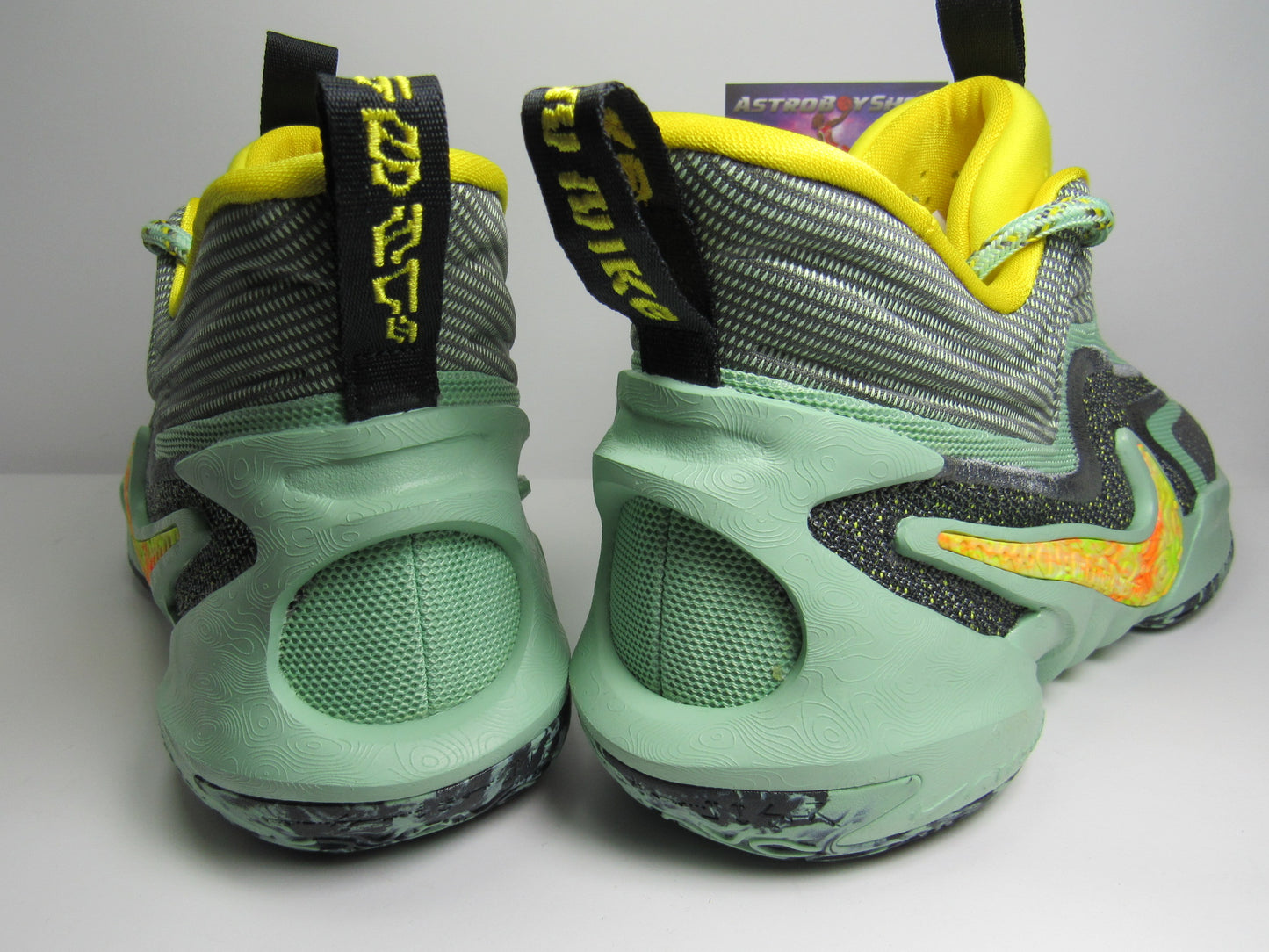 NIKE COSMIC 2 ENAMEL GREEN EN CAJA