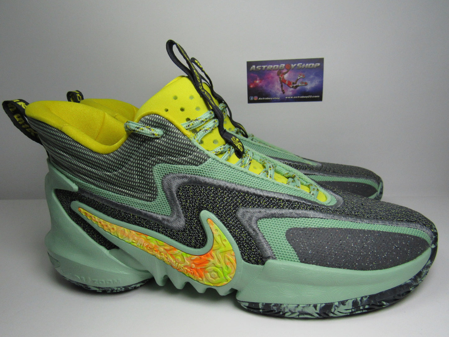 NIKE COSMIC 2 ENAMEL GREEN EN CAJA