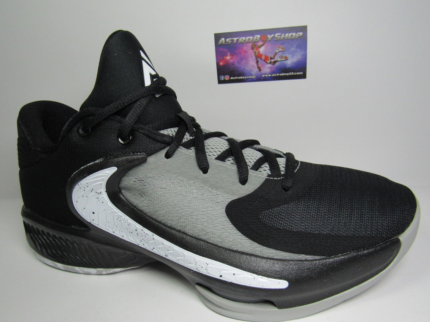 GIANNIS FREAK 4 BLACK OREO EN CAJA