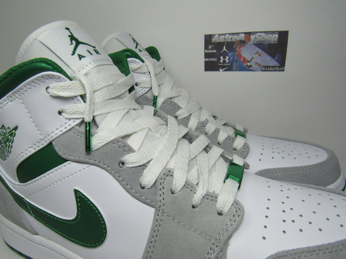 JORDAN 1 MID SE "SMOKE PINE GREEN" EN CAJA