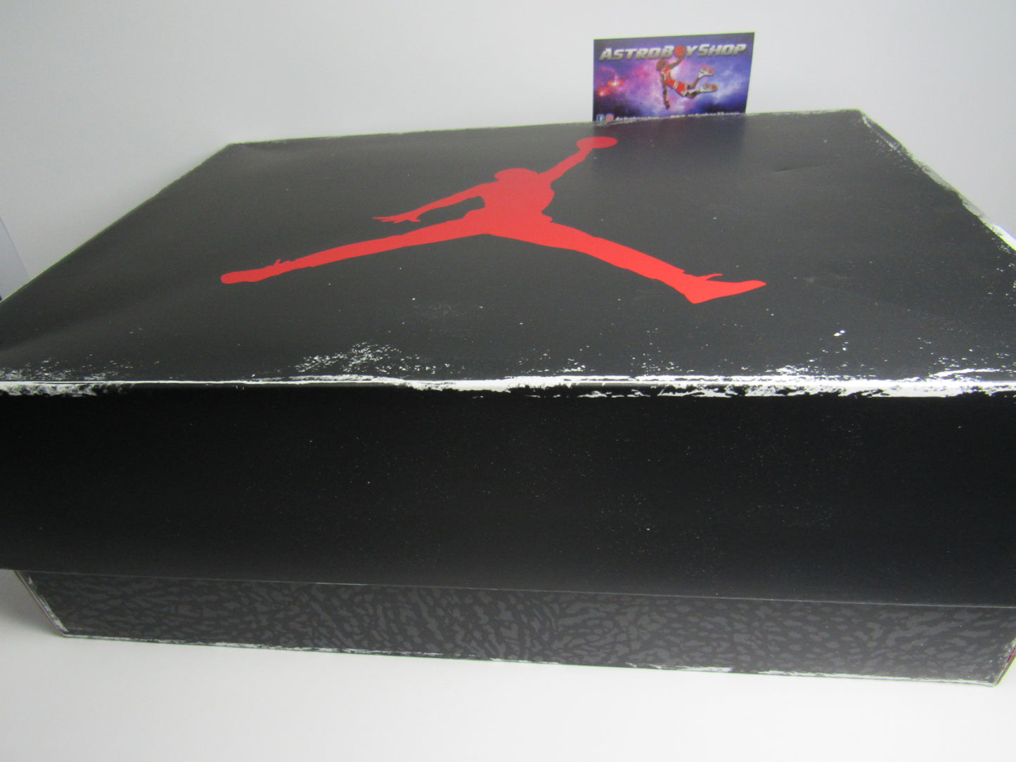 JORDAN 3 WHITE CEMENT REIMAGINED EN CAJA