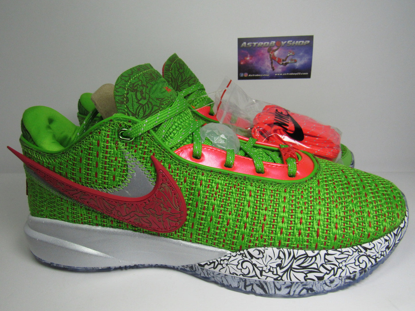 LEBRON 20 "GRINCH" LIMITED EDITION EN CAJA