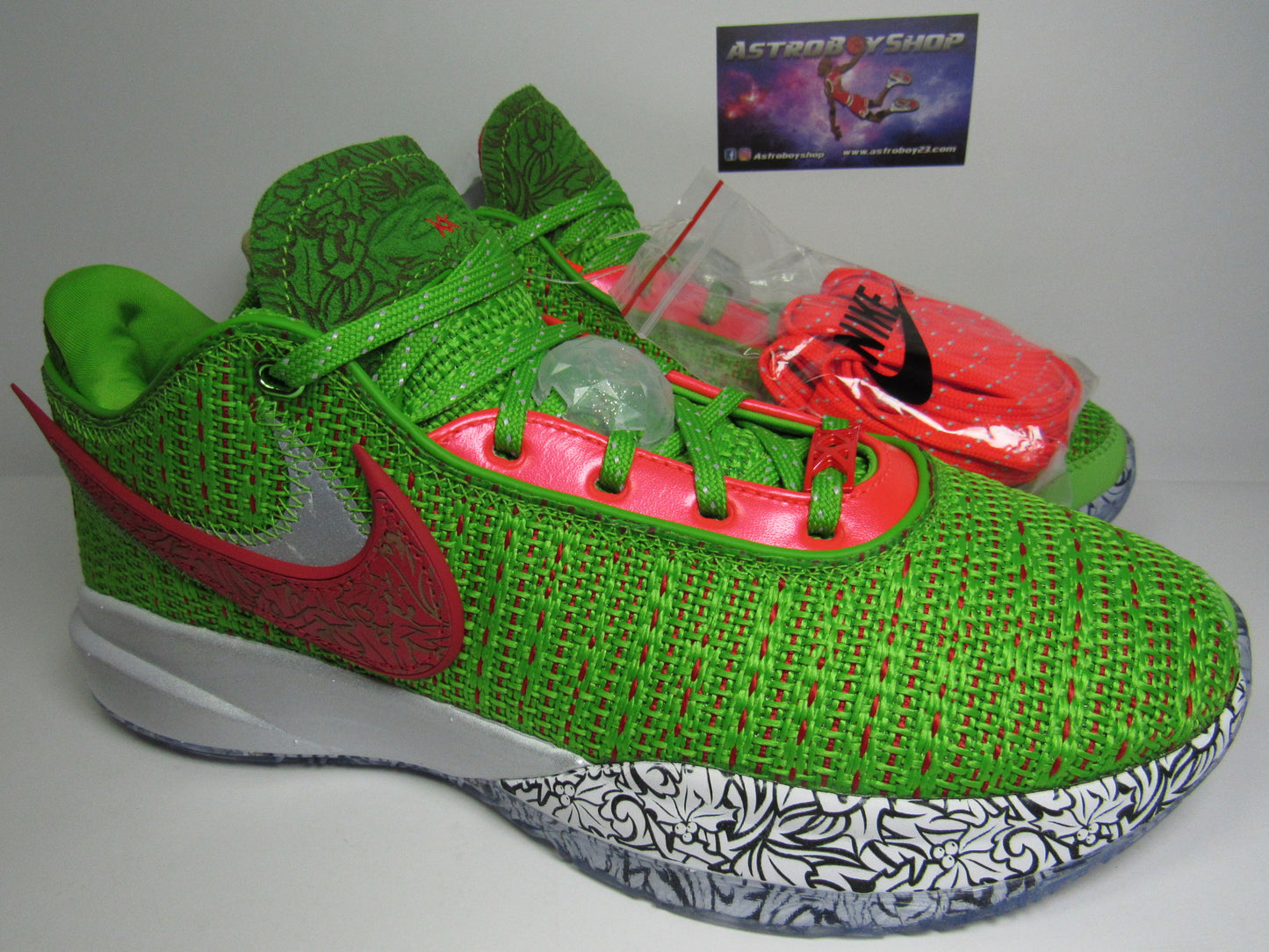 LEBRON 20 "GRINCH" LIMITED EDITION EN CAJA