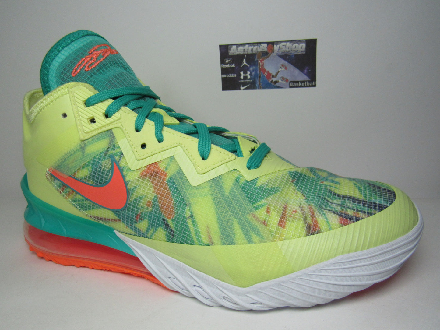 LEBRON 18 LOW LEBRONALD PALMER EN CAJA