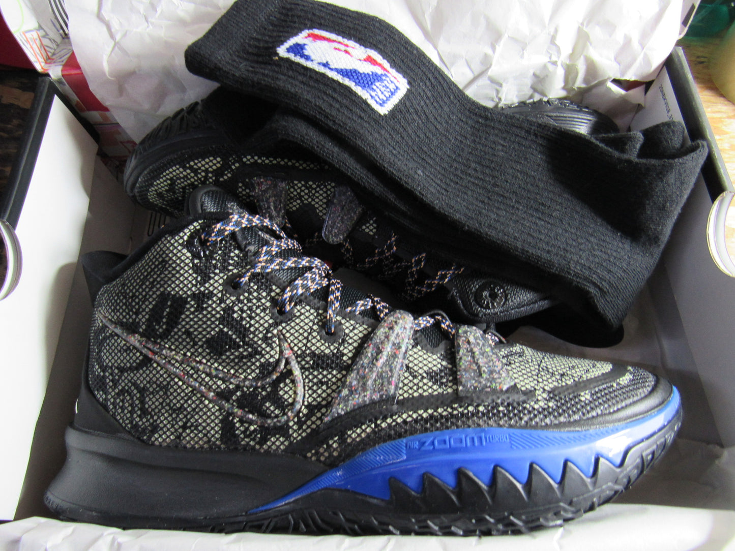 KYRIE IRVING 7 "GRIND" EN CAJA