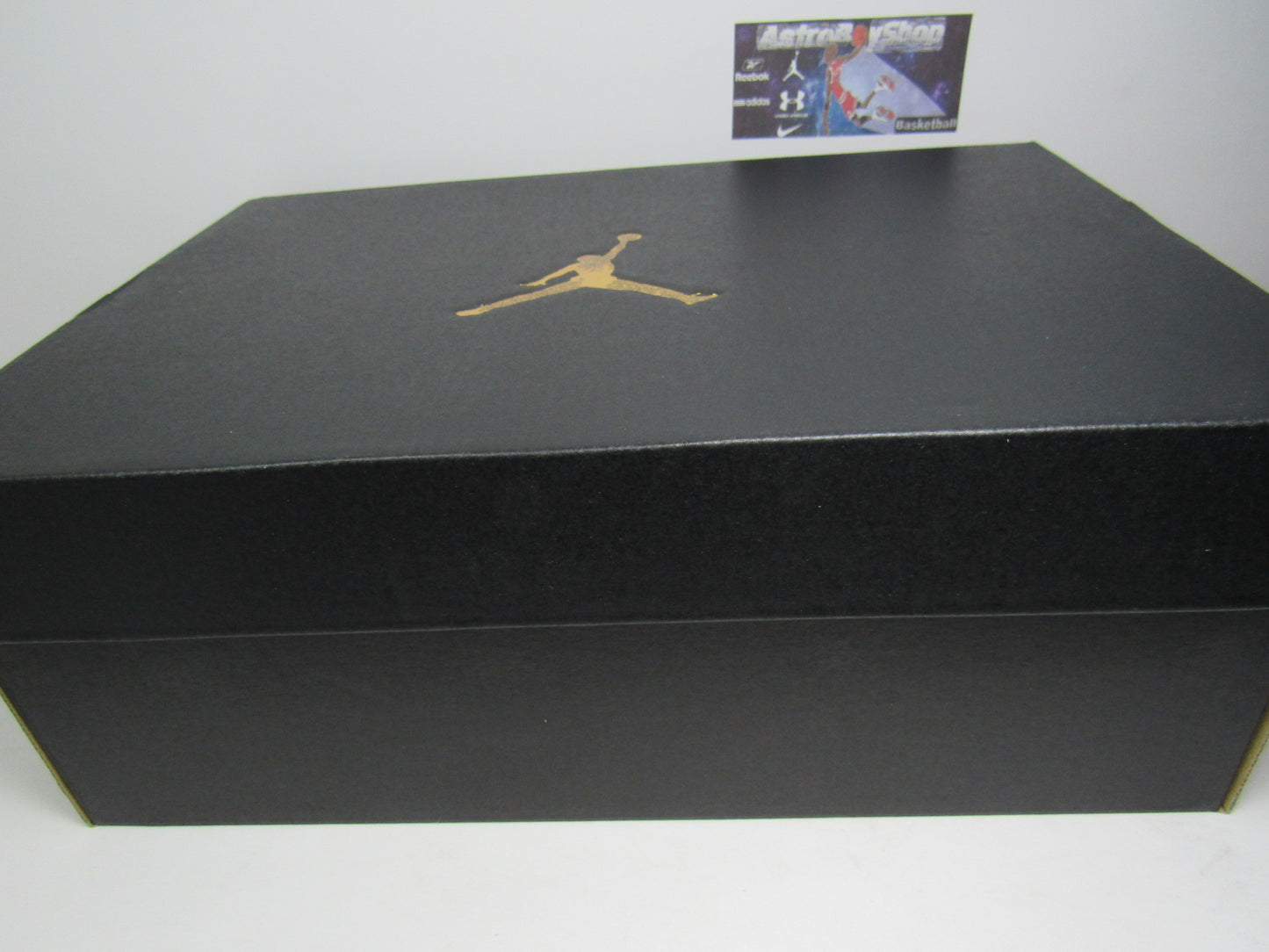JORDAN 1 LOW CERAMIC OLIVE KIDS EN CAJA CON EXTRA LACES