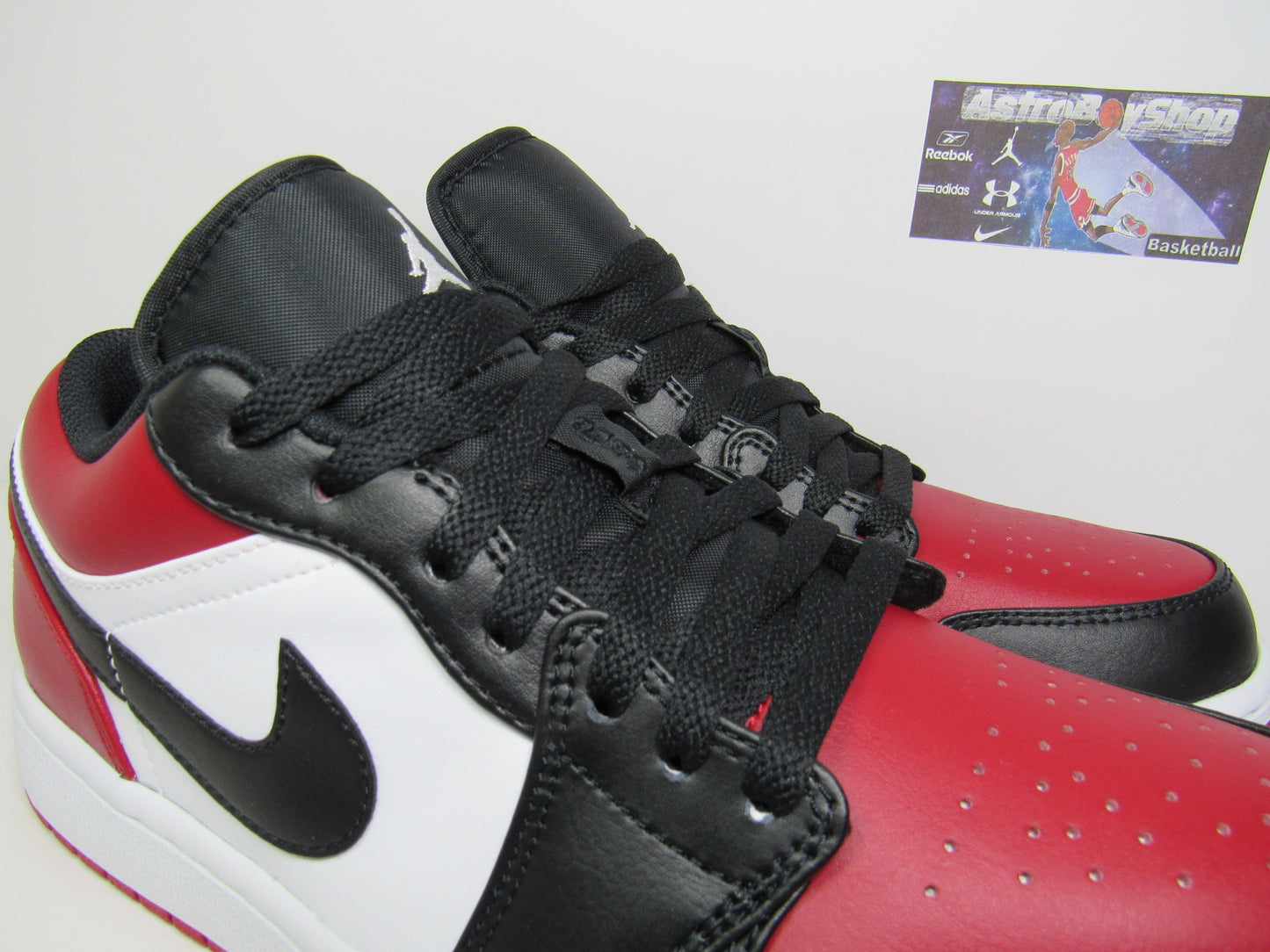 JORDAN 1 LOW BRED TOE EN CAJA
