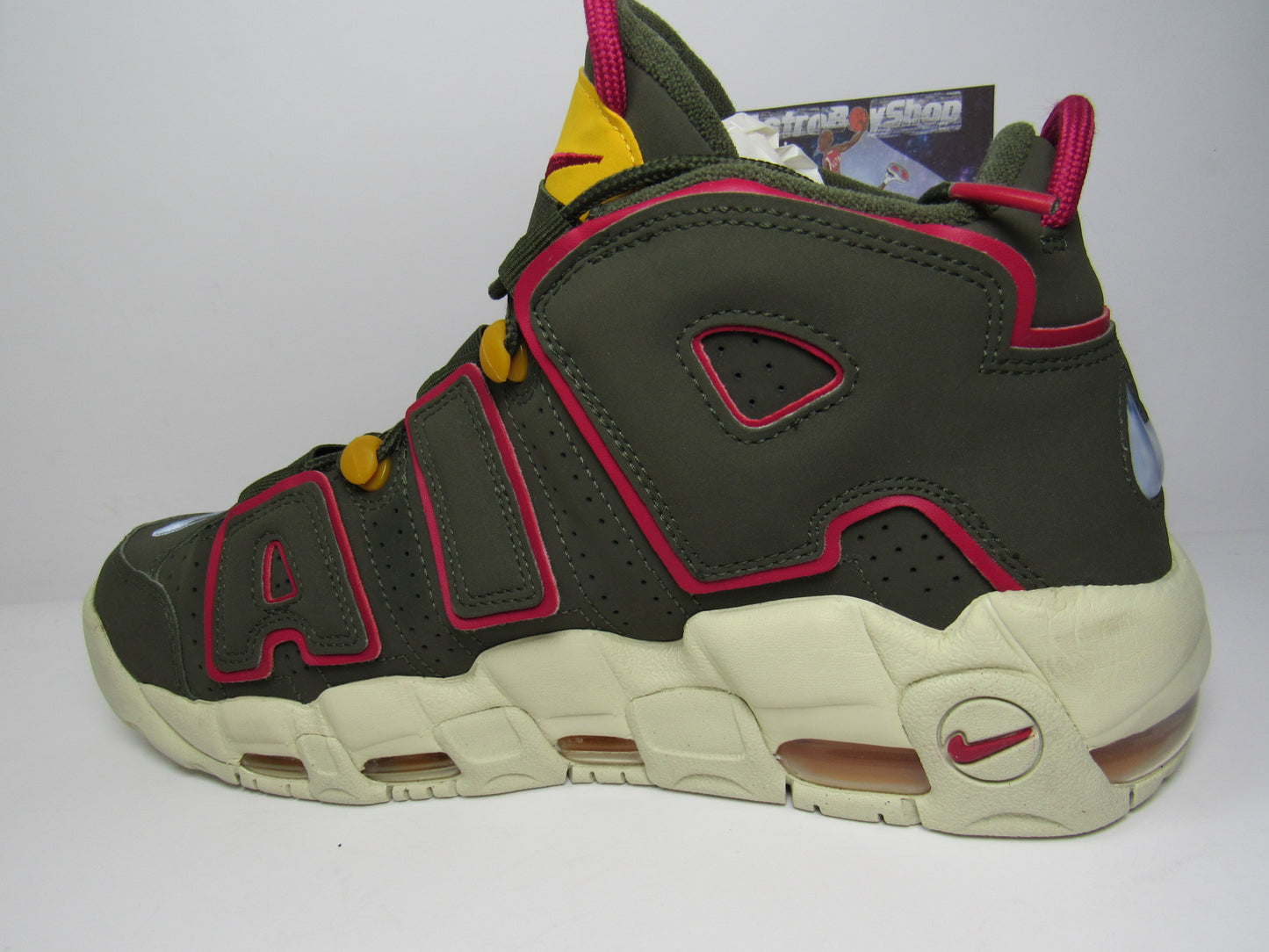PIPPEN AIR MORE UPTEMPO "CARGO KHAKI" EN CAJA