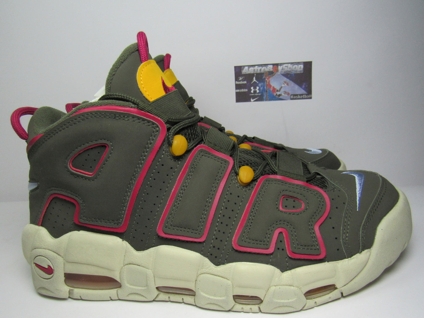 PIPPEN AIR MORE UPTEMPO "CARGO KHAKI" EN CAJA
