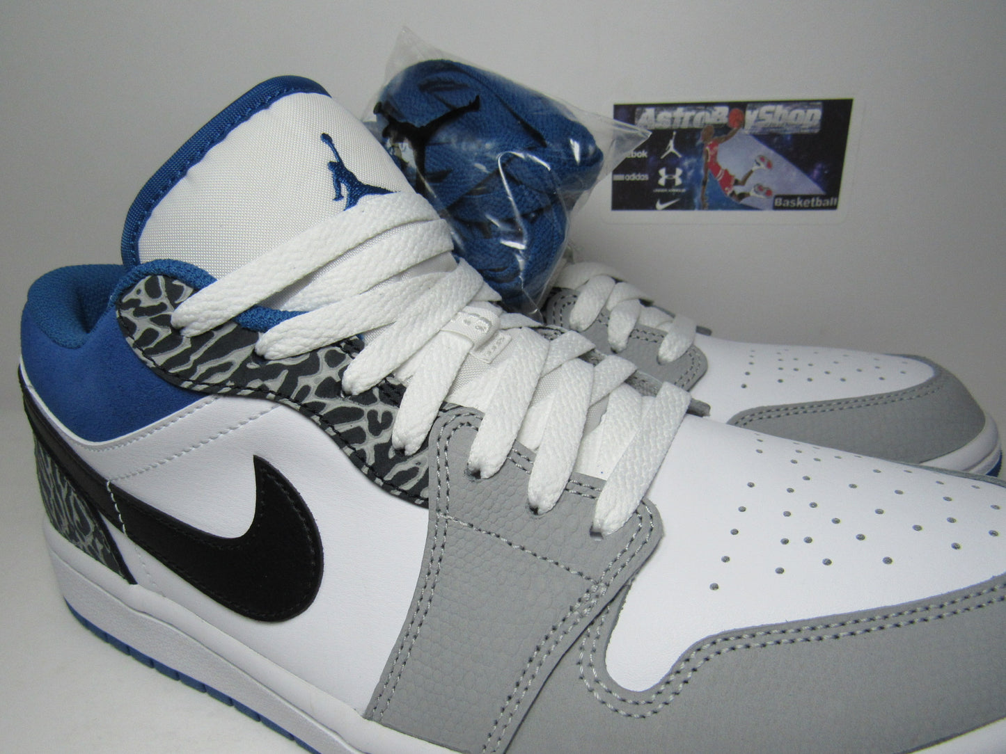 JORDAN 1 LOW SE TRUE BLUE EDITION EN CAJA