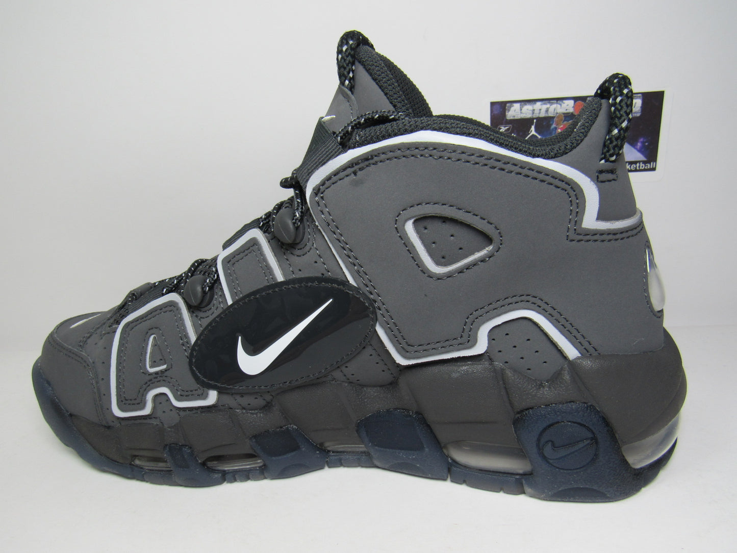 PIPPEN AIR MORE UPTEMPO "COPY PASTE" GREY EN CAJA