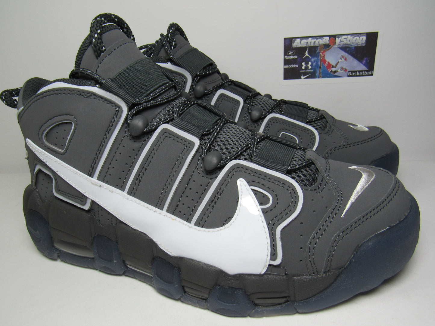 PIPPEN AIR MORE UPTEMPO "COPY PASTE" GREY EN CAJA