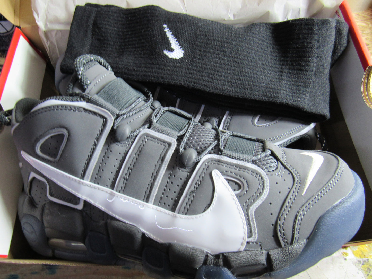 PIPPEN AIR MORE UPTEMPO "COPY PASTE" GREY EN CAJA