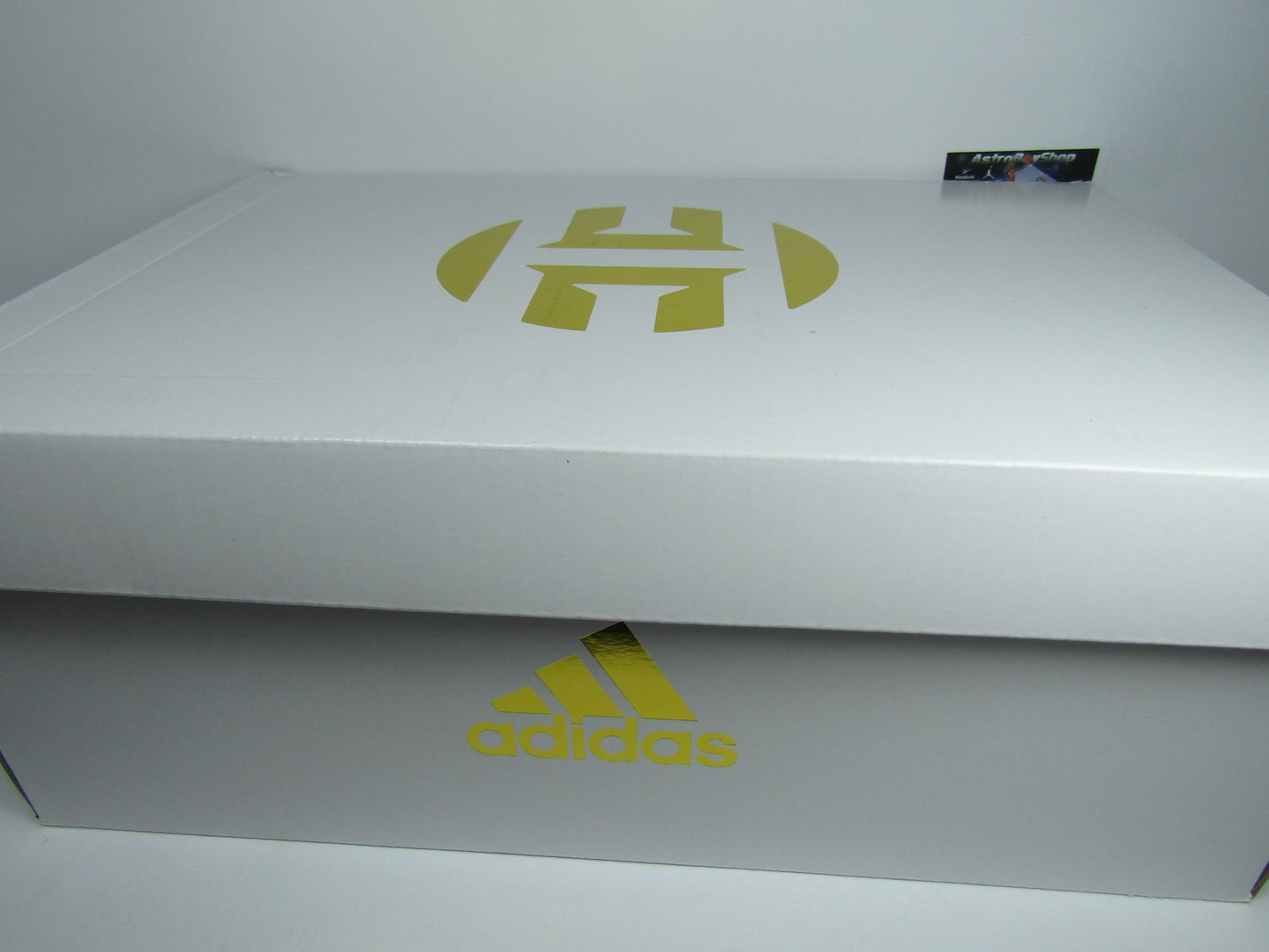 JAMES HARDEN VOL 4 BARBERSHOP EN CAJA