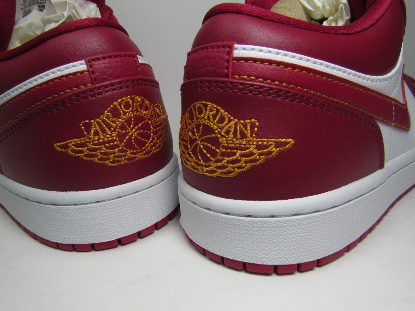 JORDAN 1 LOW CARDINAL RED EN CAJA