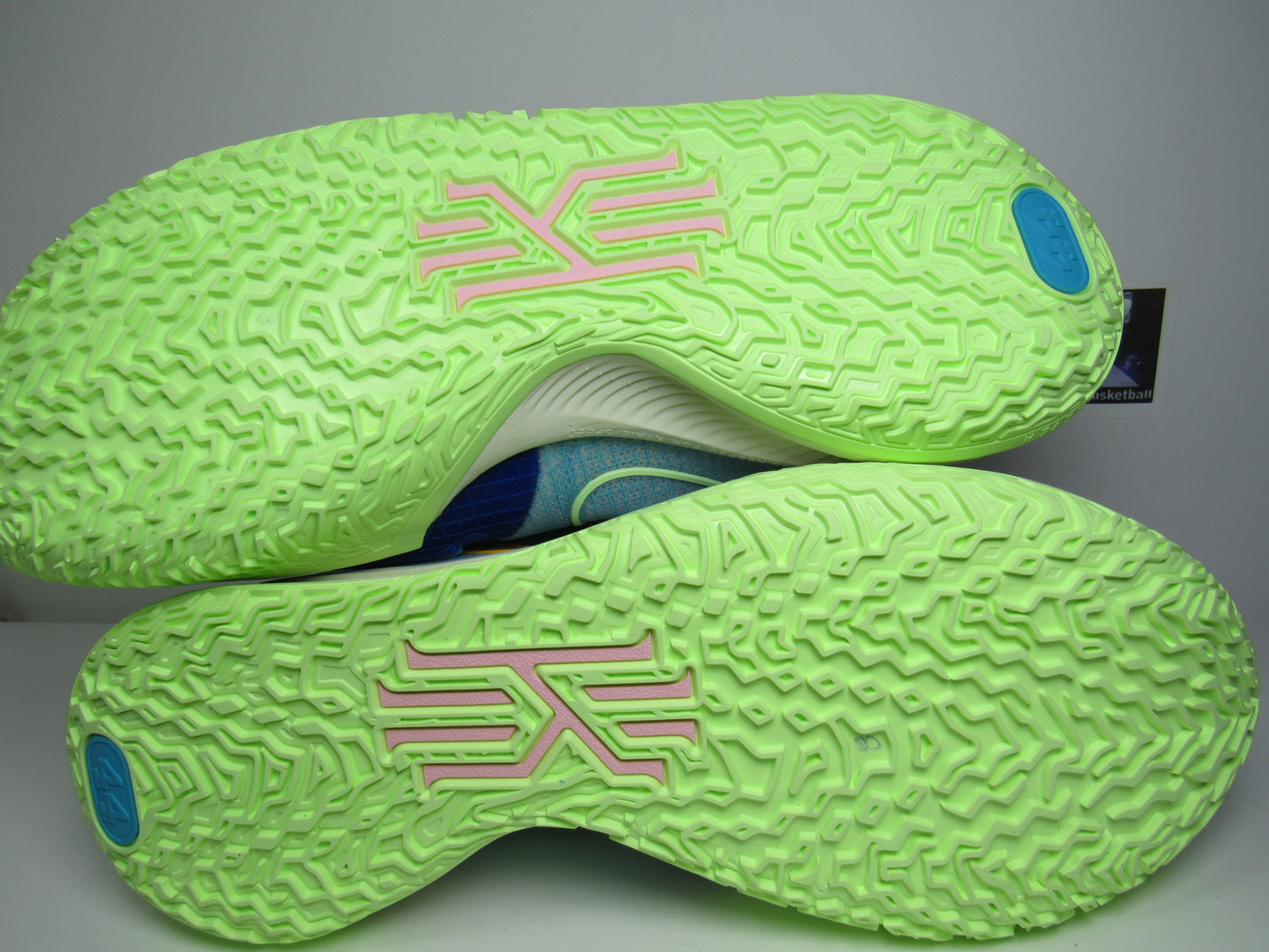 KYRIE IRVING 4 LOW "FRESH" EN CAJA
