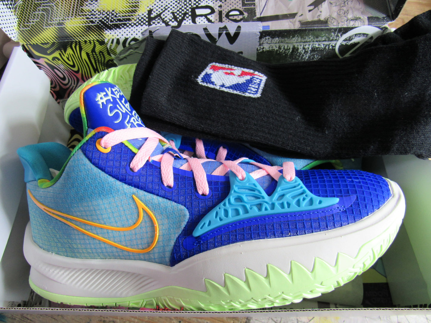 KYRIE IRVING 4 LOW "FRESH" EN CAJA