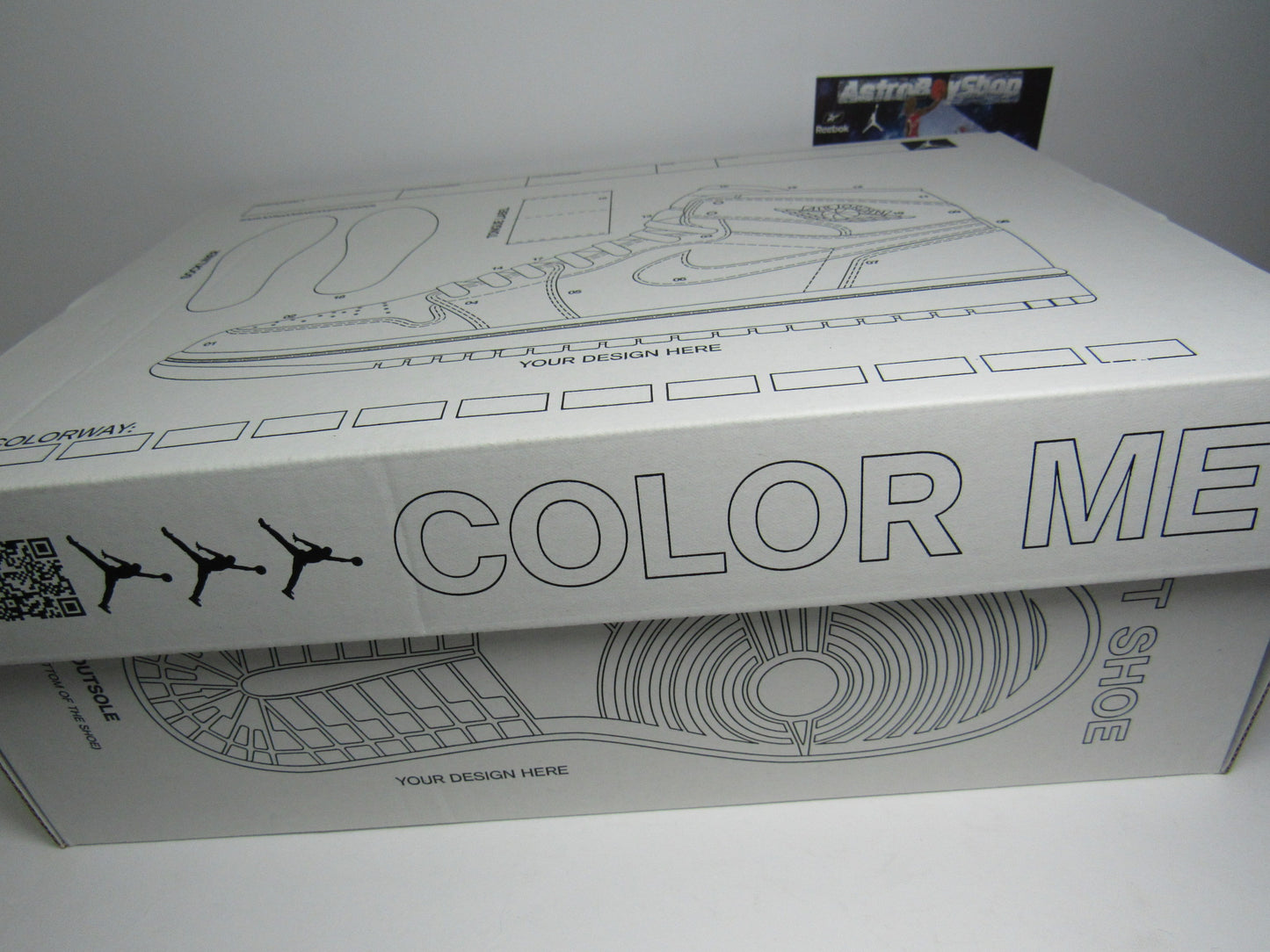 JORDAN 1 MID GS BRED TEXT EN CAJA