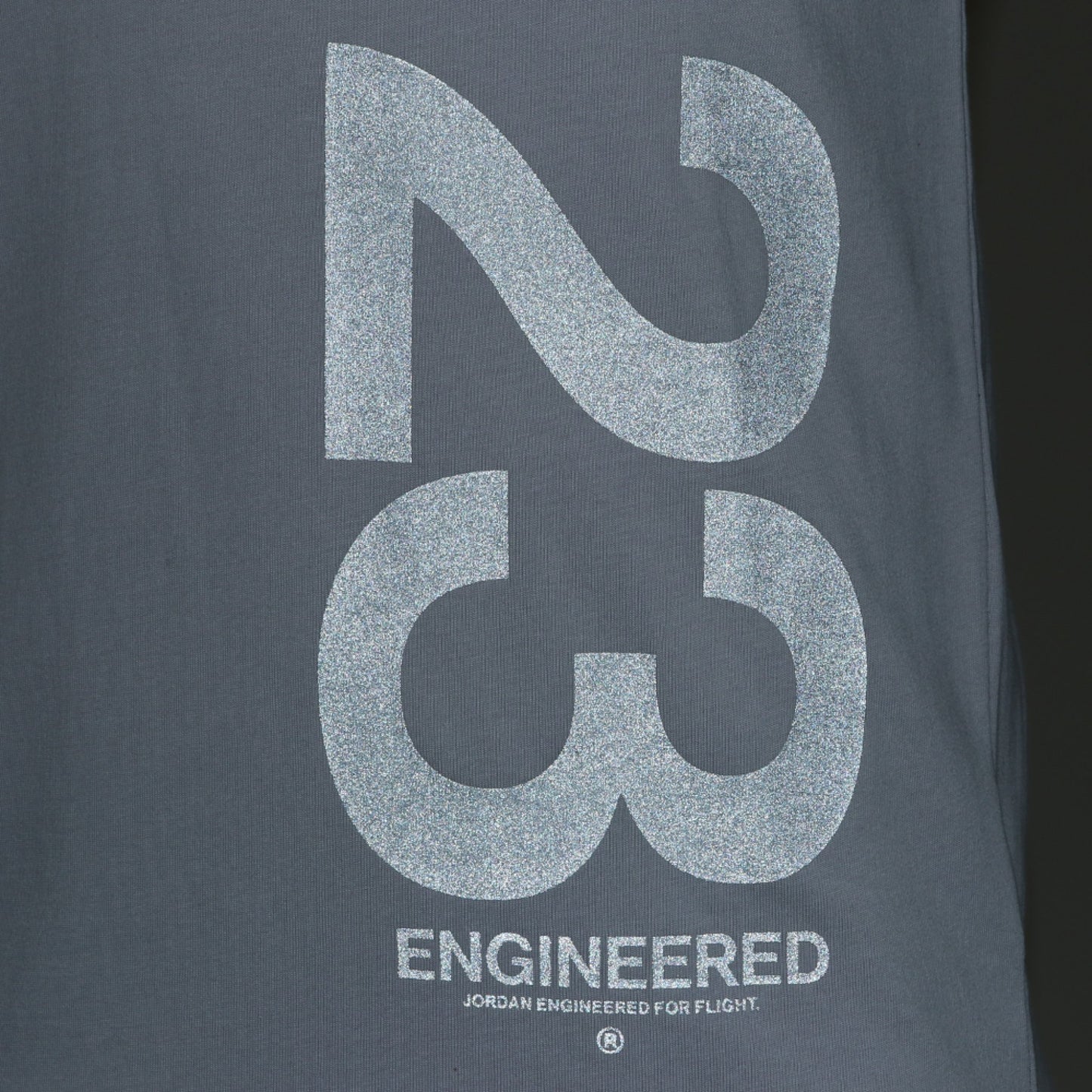 PLAYERA JORDAN ENGINEERED 23 GREY LOGO 23 REFLEJANTE