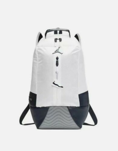 MOCHILA JORDAN XI OBSIDIAN CON LLAVERO