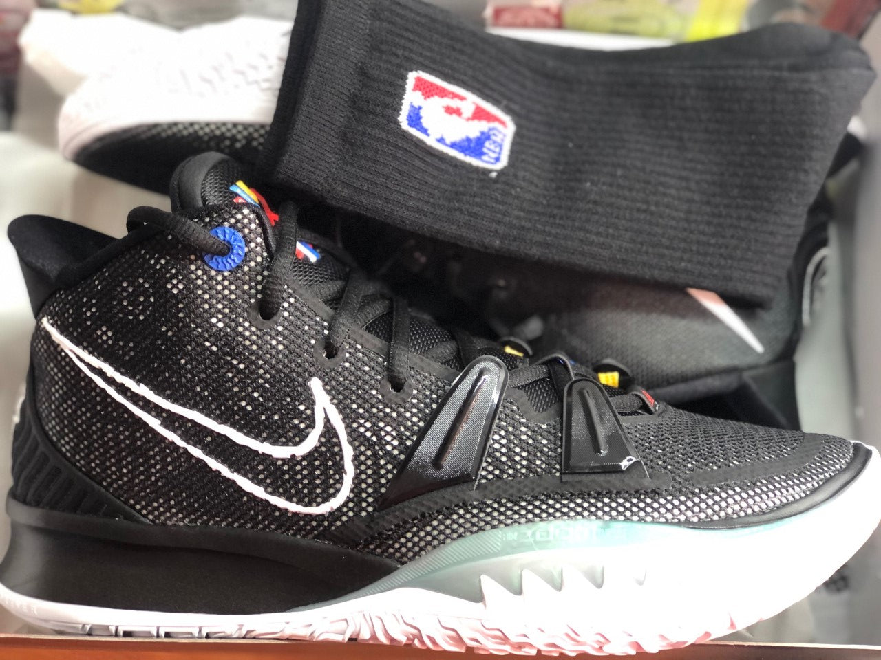 KYRIE IRVING 7 BROOKLIN EDITION EN CAJA