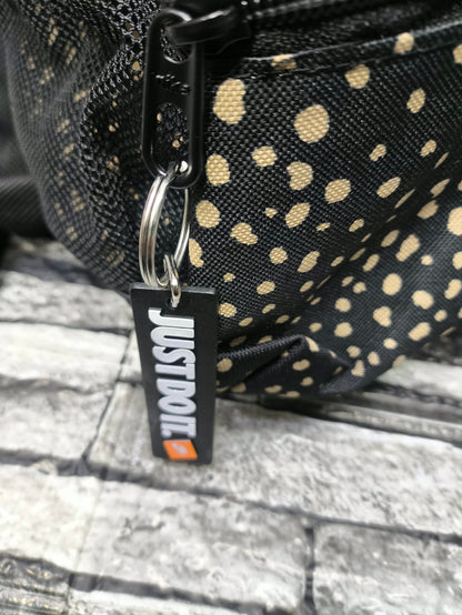 MINI BAG NIKE "CHETTA" NIÑAS MEDIDAS:23CM ANCHO X 30CM ALTO