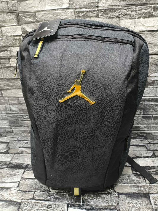 MOCHILA JORDAN BLACK CAT GOLD ESP LAP 15"