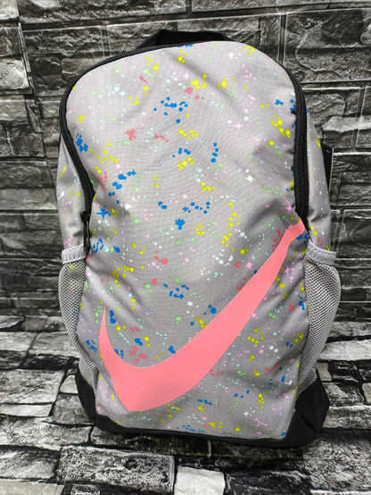 MOCHILA NIKE BRASILIA STARS PINK (36CM ALTO X 23CM ANCHO)