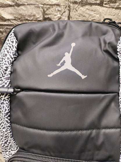 MOCHILA JORDAN ALL WORLD BLACK ELEPHAN PRINT