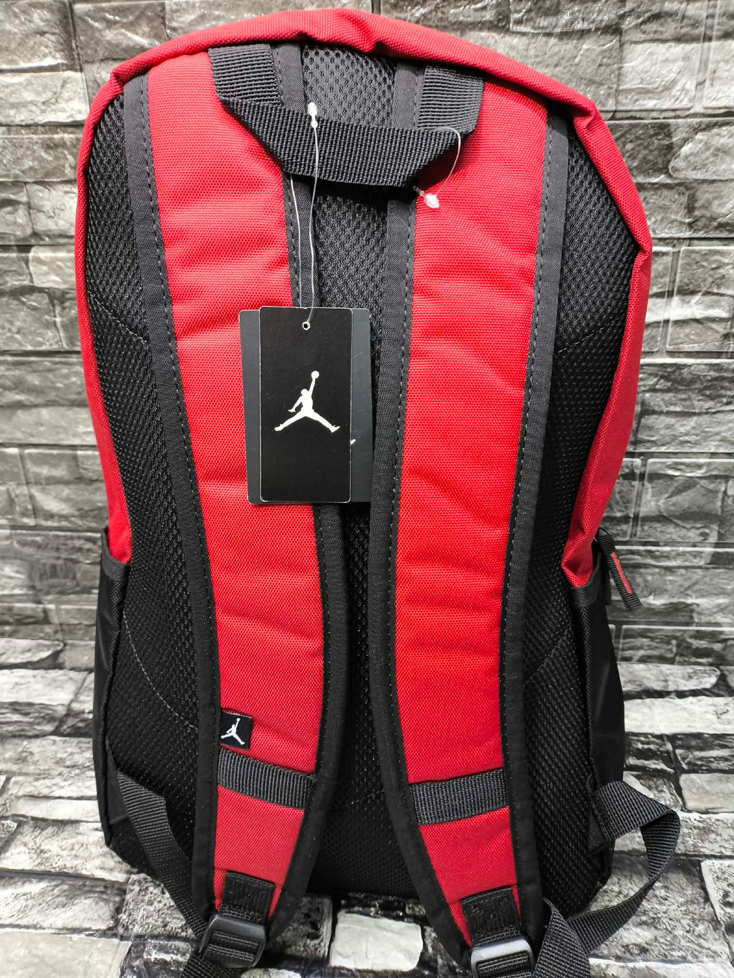 MOCHILA JORDAN SPLIT BAGPACK BRED (40 CM ALTO X 27 CM ANCHO , ESP LAP 14")