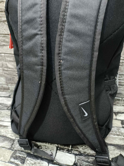MOCHILA NIKE ELEMENTAL BASICS CAMO (40CM ALTO X 25CM ANCHO)