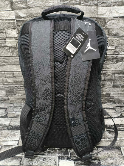 MOCHILA JORDAN BLACK CAT GOLD ESP LAP 15"