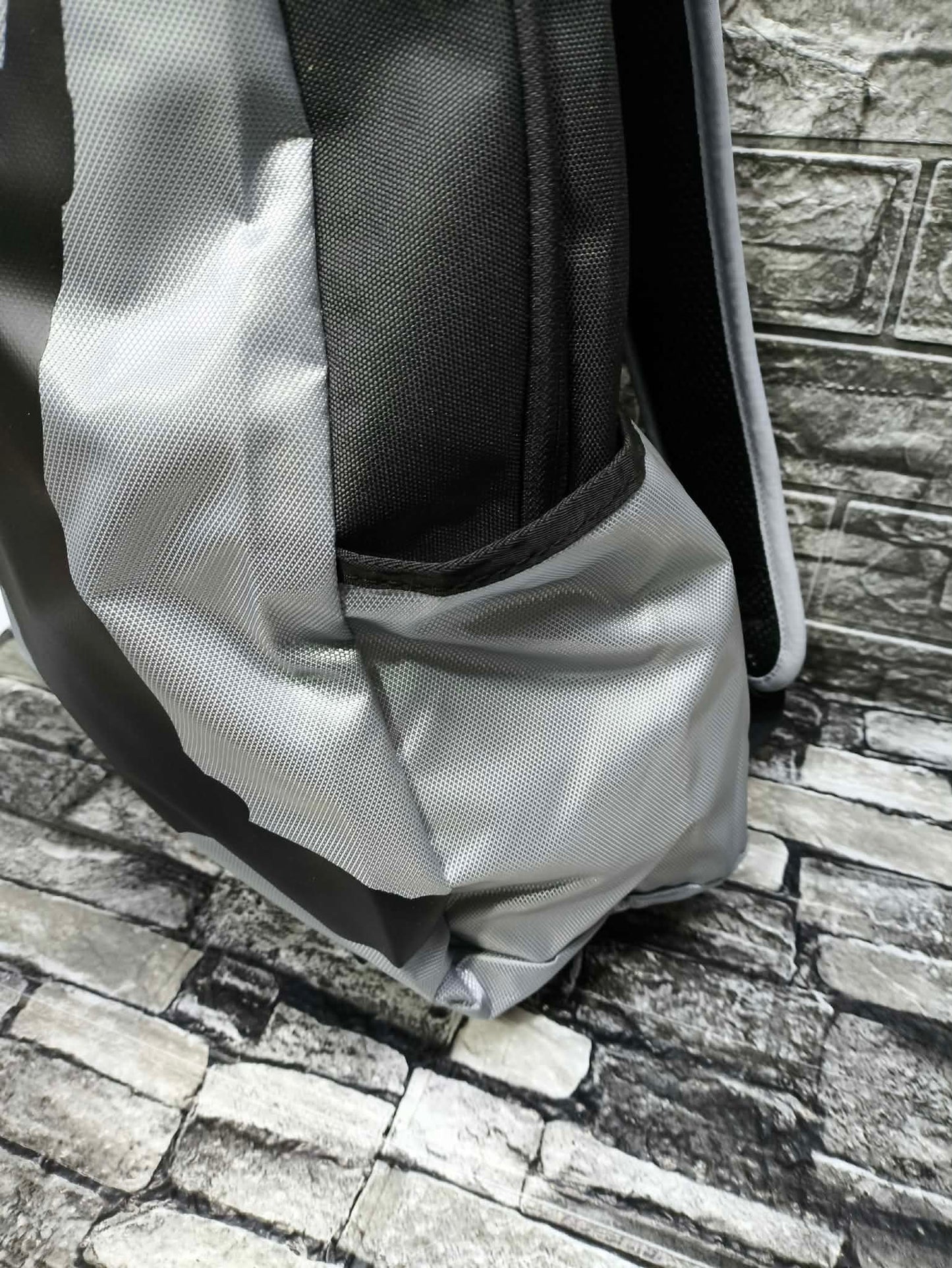 MOCHILA JORDAN SPLIT BAGPACK SILVER BLACK ESP LAP 14"