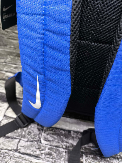 MOCHILA NIKE BRASILIA KIDS BLUE BASIC (40 ALTO X 24CM ANCHO)