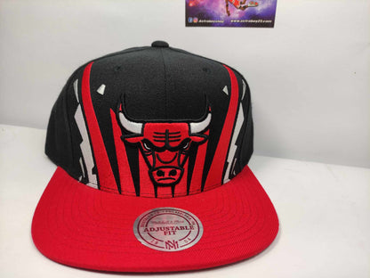 GORRA PLANA BULLS BRED MITCHEL AND NESS SNAPBACK