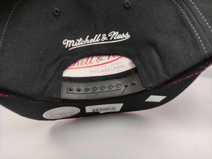 GORRA PLANA BULLS PINK MITCHEL AND NESS SNAPBACK