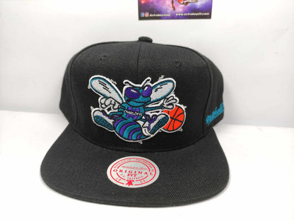 GORRA PLANA HORNETS BLACK MITCHELL AND NESS