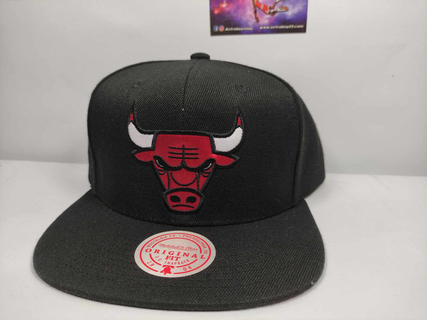 GORRA PLANA BULLS BRED MITCHEL AND NESS SNAPBACK