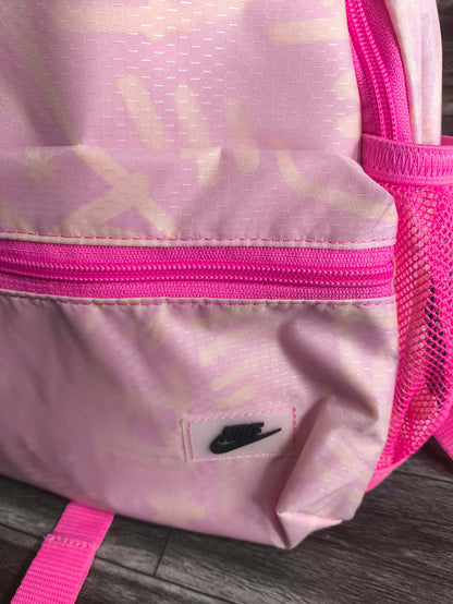 MINI BAG NIKE BRASILIA PINK GRAFITTI DAMA O NIÑA (30CM ALTO)