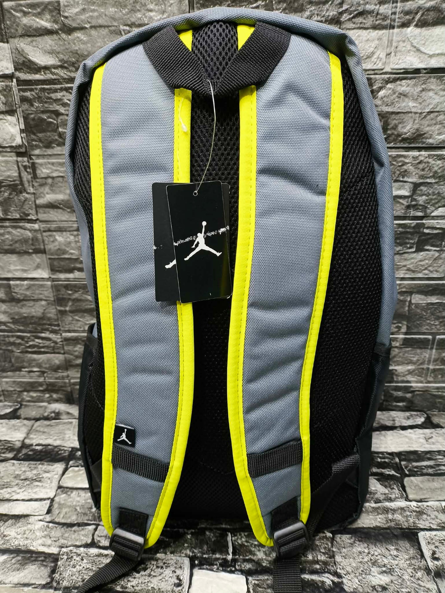 MOCHILA JORDAN SPLIT BAGPACK BLACK YELLOW ESP LAPTOP 14"