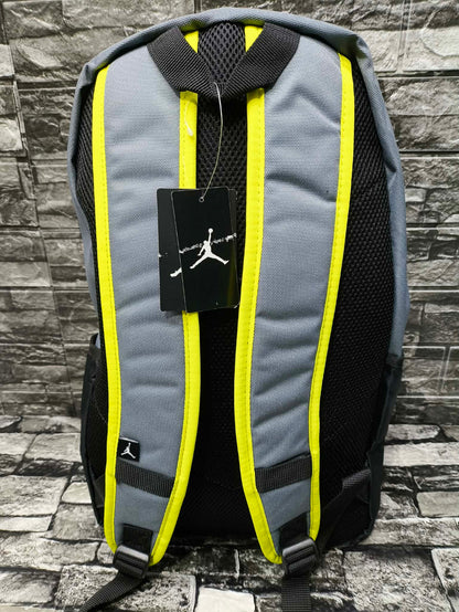 MOCHILA JORDAN SPLIT BAGPACK BLACK YELLOW ESP LAPTOP 14"