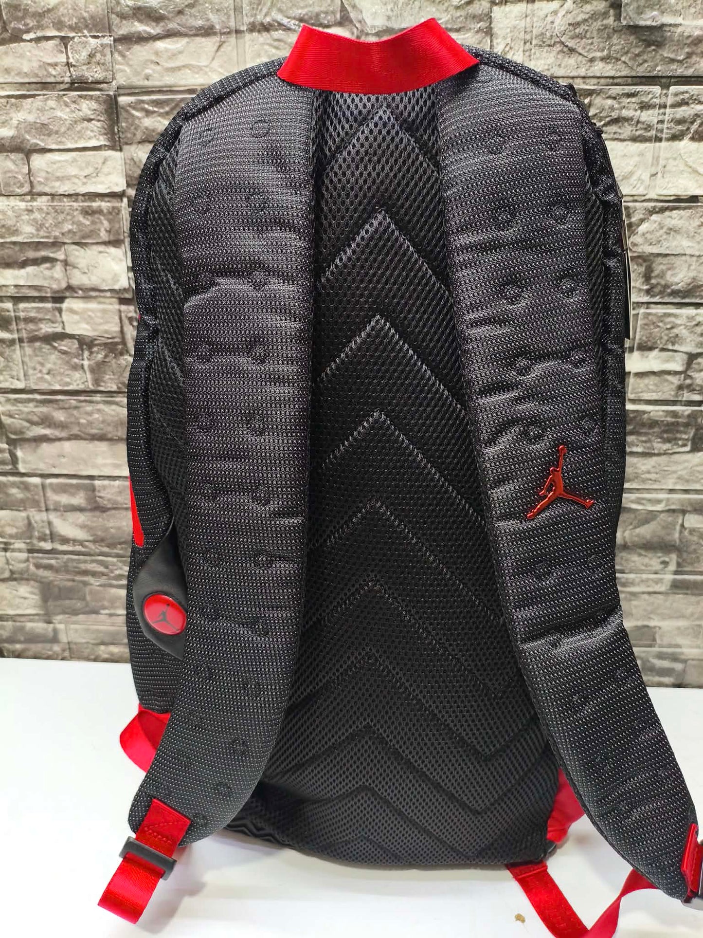 MOCHILA JORDAN 13 BRED EDITION ESP LATOP 15" oferta!!!