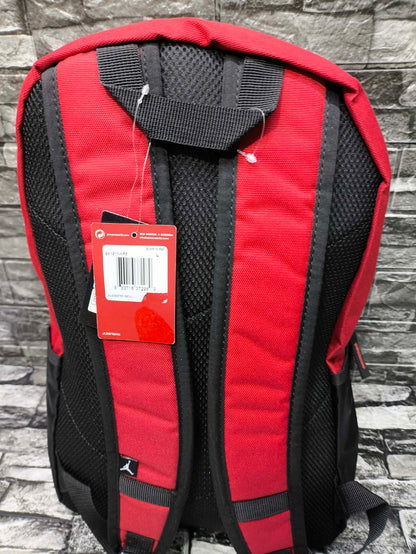 MOCHILA JORDAN SPLIT BAGPACK BRED (40 CM ALTO X 27 CM ANCHO , ESP LAP 14")