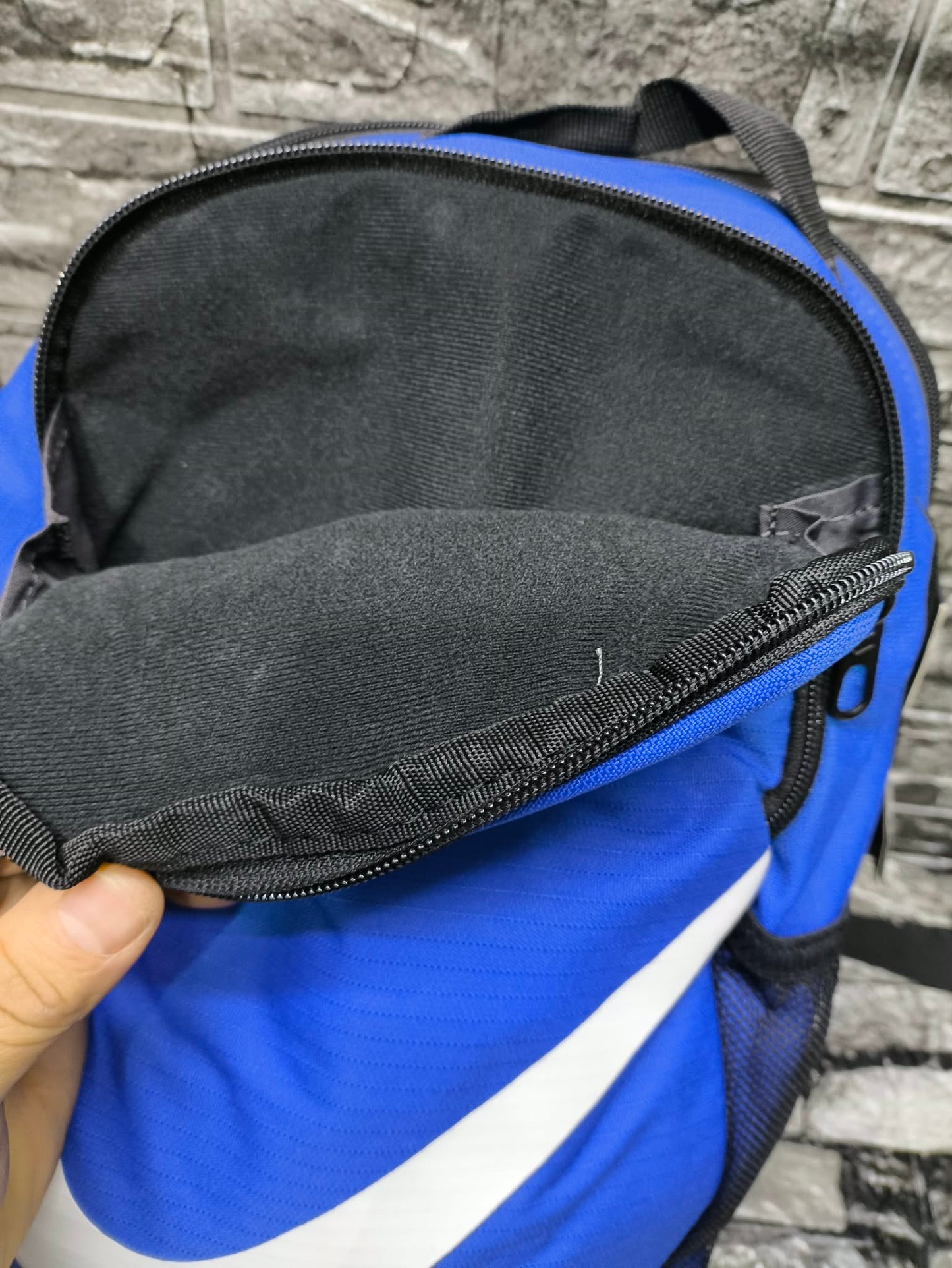 MOCHILA NIKE BRASILIA KIDS BLUE BASIC (40 ALTO X 24CM ANCHO)