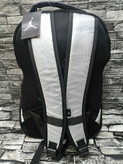 MOCHILA JORDAN ALL WORLD METALLIC SILVER (ESP LAP 15") 46 ALTO X 26 ANCHO