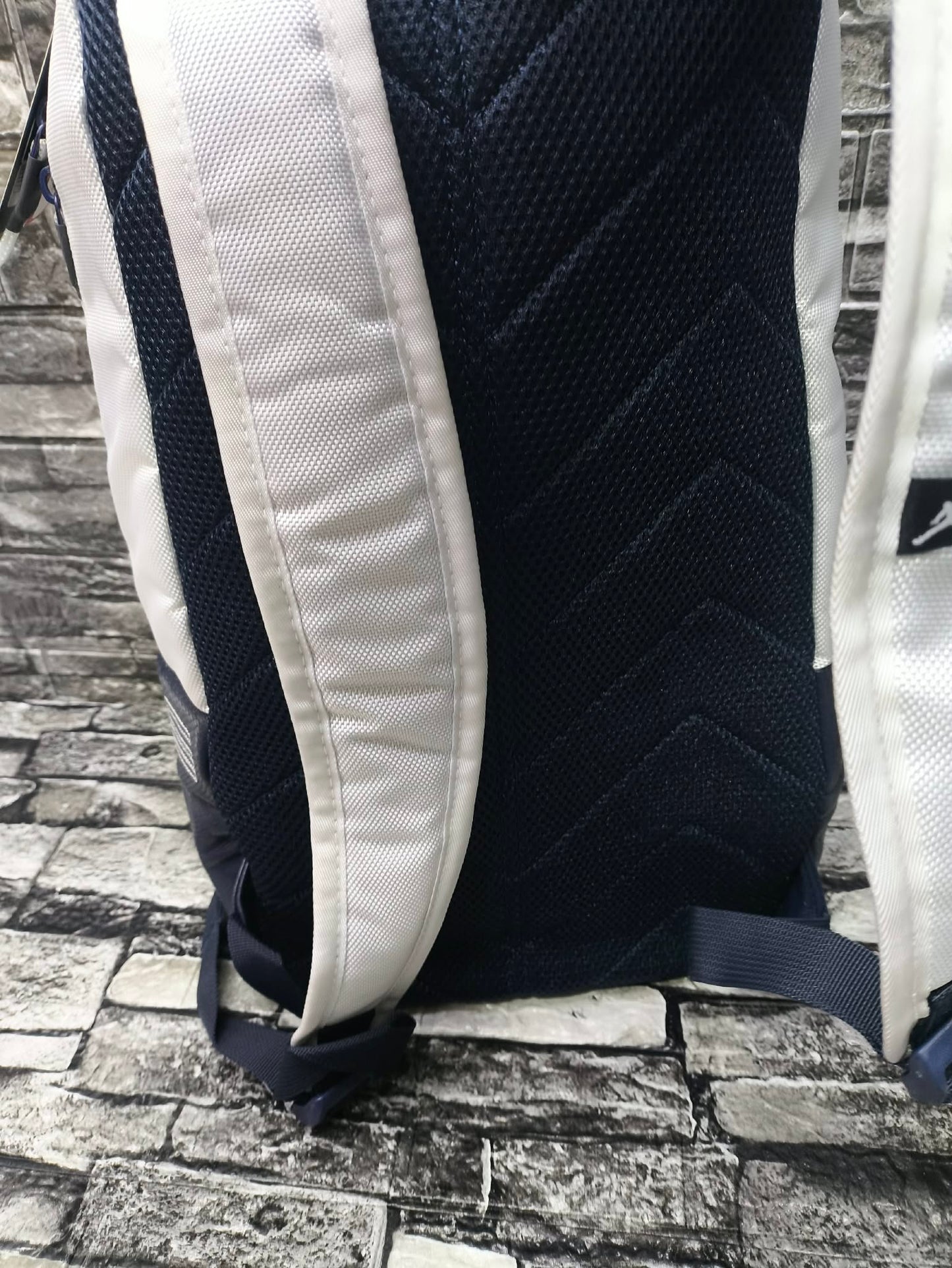 MOCHILA JORDAN 11 OBSIDIAN CON LLAVERO