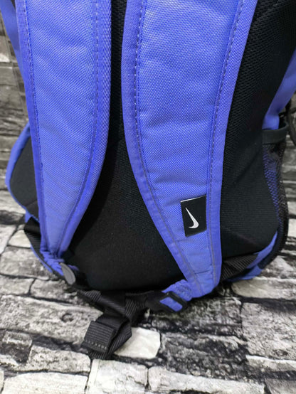 MOCHILA NIKE ELEMENTAL PURPLE (40 ALTO X 27CM ANCHO)