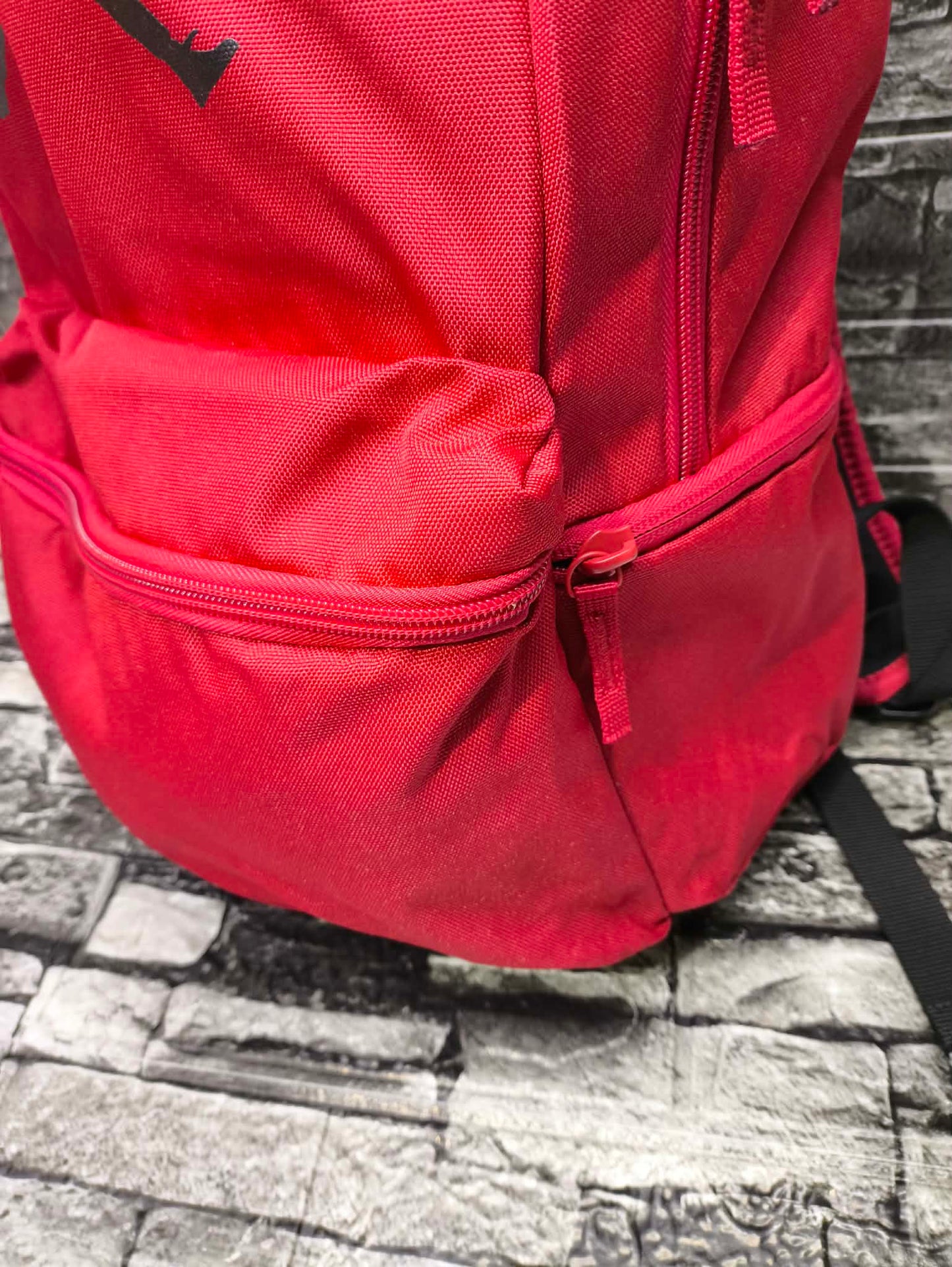 MOCHILA AIR JORDAN BAGPACK GYM RED (40 ALTO X 27 ANCHO ESP LAP 14")